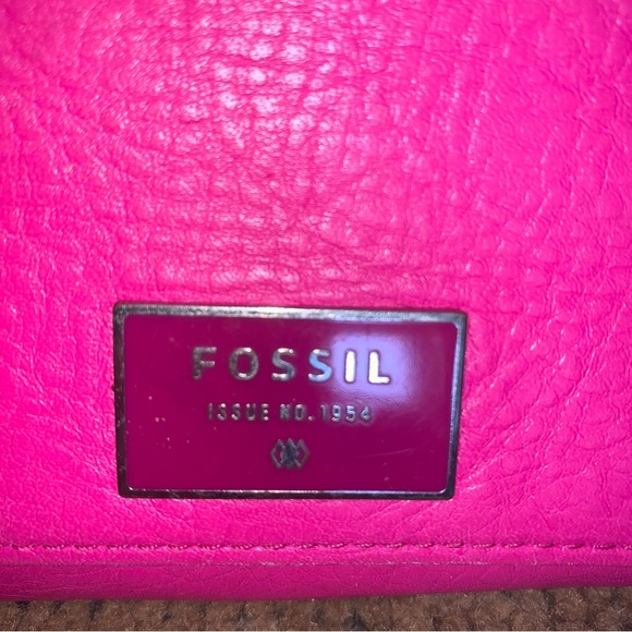 Fossil Vibrant Pink Leather Wallet - Picture 2 of 12